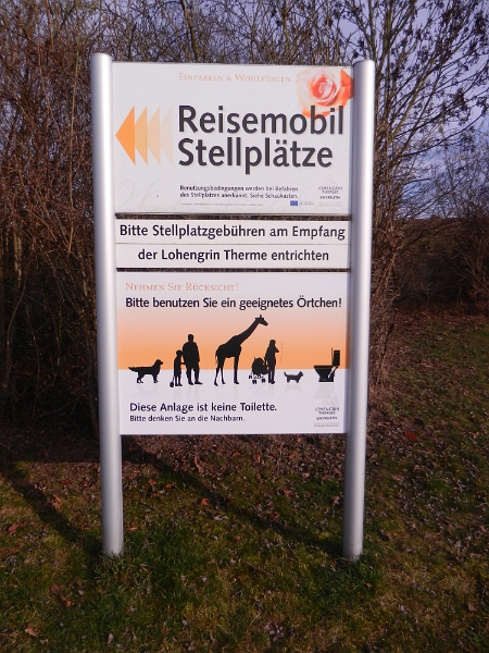 DSCN5260.JPG - Was macht die Giraffe???