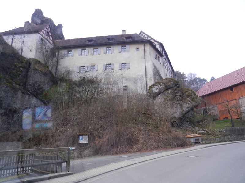 DSCN5394.JPG - Wir biegen spontan ab und suchen einen Parkplatz. Den Ort müssen wir uns einfach genauer anschauen.