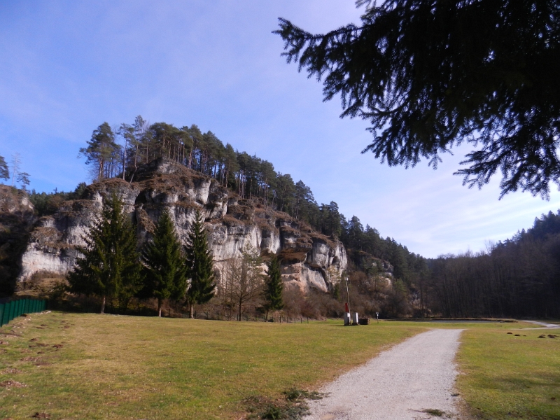 DSCN5502.JPG - Am Ende der Schlucht befindet sich ein schön gelegener Campingplatz.