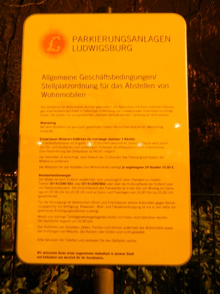 DSCN1630.JPG - Achja, die Stellplatzgebühr muss man beim Parkwart bezahlen, den man anrufen muss, damit er vorbeikommt...