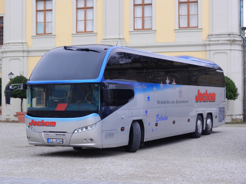 DSCN1689.JPG - Viele Besucher kommen mit großen Reisebussen.