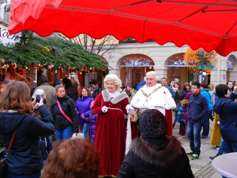 DSCN1711.JPG - Der König und die Königin sind auch auf der Suche nach einem Glühwein?!?