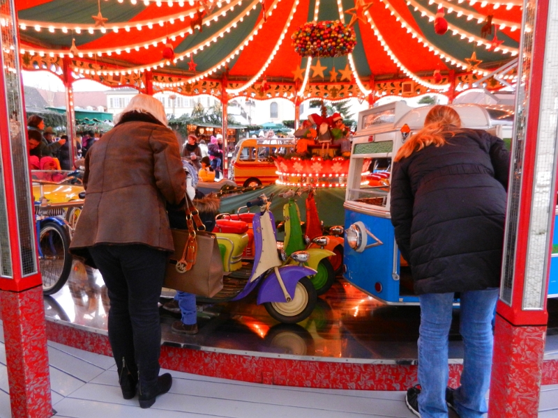 DSCN1714.JPG - "Darf ich?"... "NEIN"... "Och Menno!!!"... Die Roller sind zu geil!!!