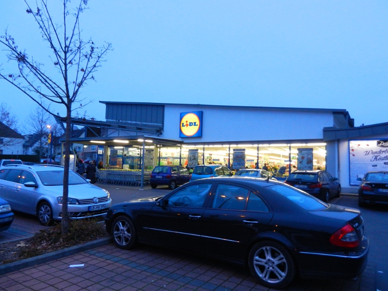 DSCN1721.JPG - In einem Lidl holen wir noch einen Beutel Milch, den habe ich gestern vergessen. Somit ist der Kaffee für morgen gerettet. :-)