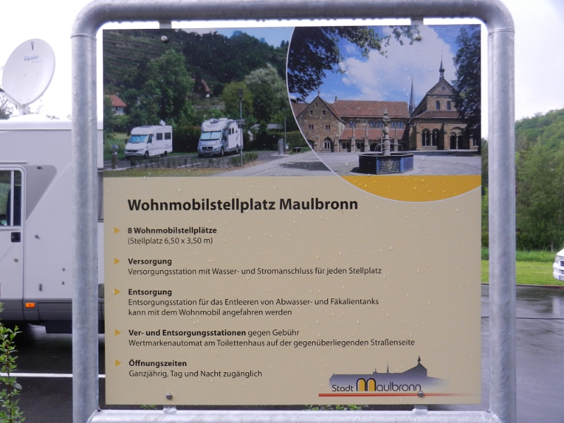 DSCN6739.JPG - Nun sind wir in Maulbronn am Stellplatz neben dem Kloster angekommen. Wir sind ca. 1 Stunde gefahren, quasi ein Katzensprung also ;-)