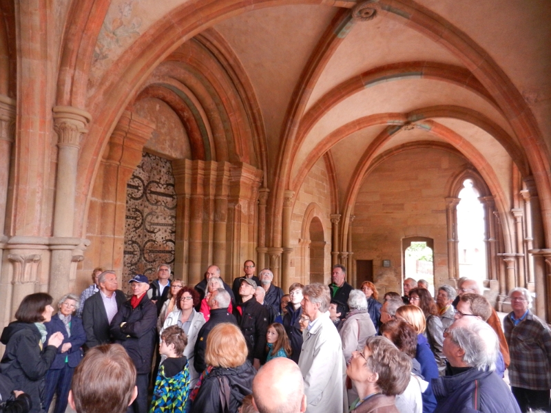 DSCN6811.JPG - Unsere Gruppe besteht aus ca. 50 Personen! Wir befinden uns im sogenannten "Paradies" also dem Vorhof zum Kloster.