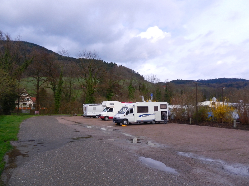 DSCN3368.JPG - Wir sind nun auf dem sehr schönen Stellplatz am Rande von Kappelrodeck angekommen. Uns gefällt es auf Anhieb, so dass wir zackzack "Betriebsbereit" sind.