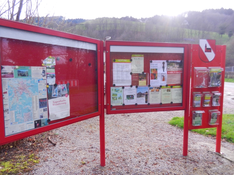 DSCN3376.JPG - Ein große Infotafel am Platz...