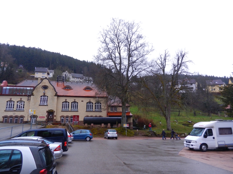 DSCN3509.JPG - In Schramberg finden wir einen schönen Parkplatz direkt beim Museum.