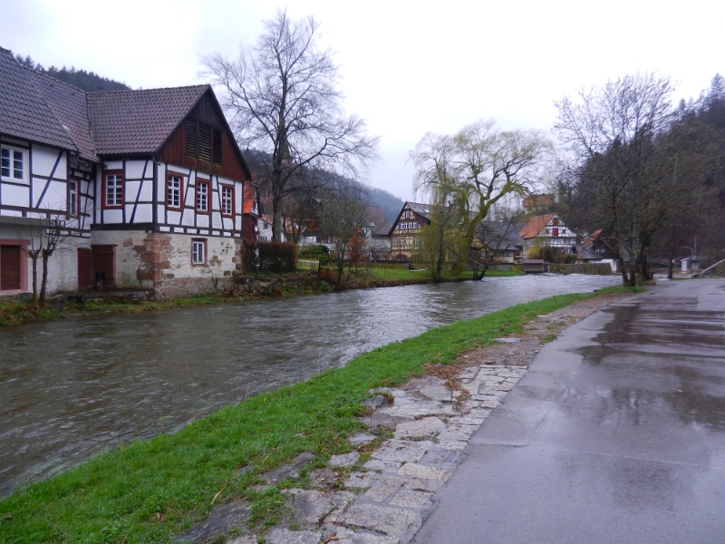 DSCN3738.JPG - Hoffentlich steigt die Kinzig nicht noch höher!!!