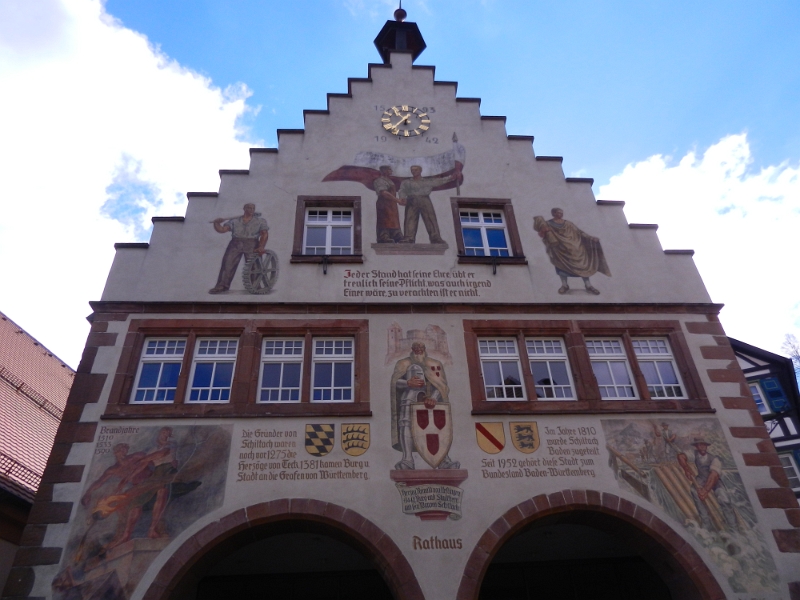 DSCN3780.JPG - Das Rathaus in dem sich auch die Tourist Info befindet. Ich hole mir einen Faltplan mit einem Rundgang durch die historische Altstadt.