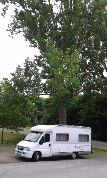 20150603_141840.jpg - In der Nähe vom Westfalen Stadion hab ich einen großen Parkplatz gefunden wo ich auf Biene warte.