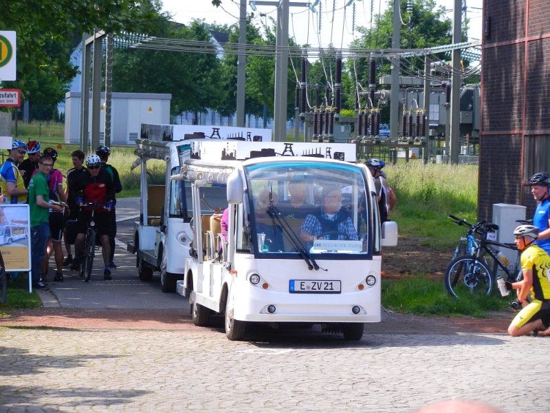 DSCN4432.JPG - Heute finden irgendwelche "X-Games" hier statt. Darum die viele Radfahrer!