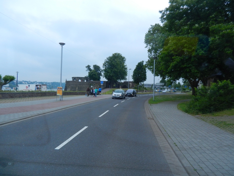 DSCN4838.JPG - Nachdem wir am Stellplatz in Andernach entsorgt und den Frischwassertank aufgefüllt haben wollen wir uns den Geysir am Rande der Stadt anschauen.