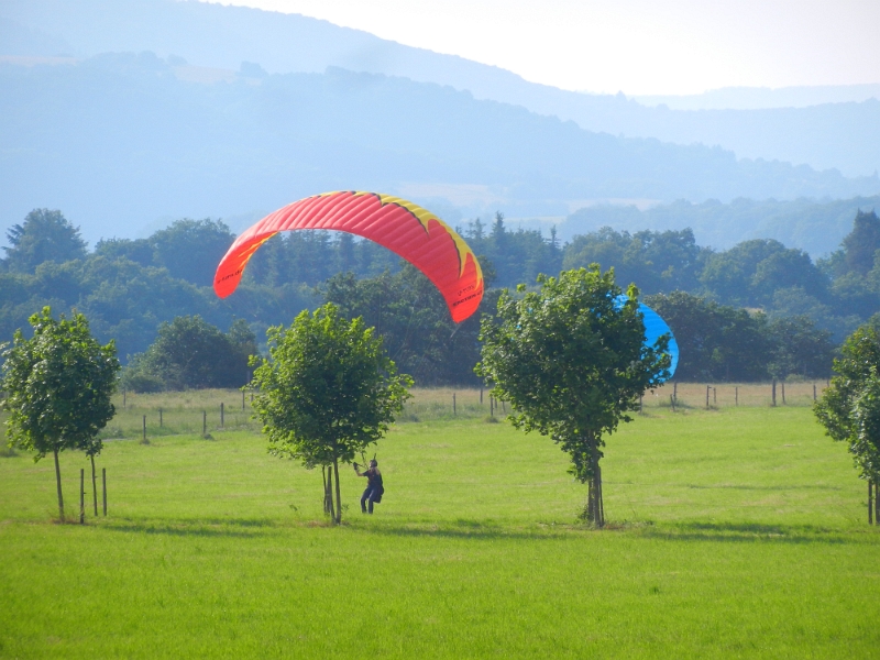 DSCN4872.JPG - Da üben ein paar Paragleiter!