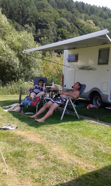 20150704_145911.jpg - ...so liegen wir einfach nur unter den Markisen und chillen!