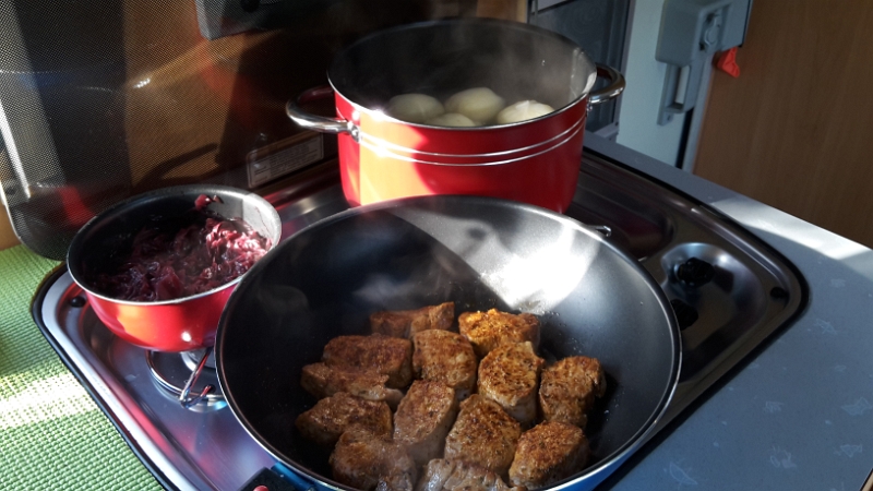 20151108_141738.jpg - ...uns egal, Biene macht lecker Essen.