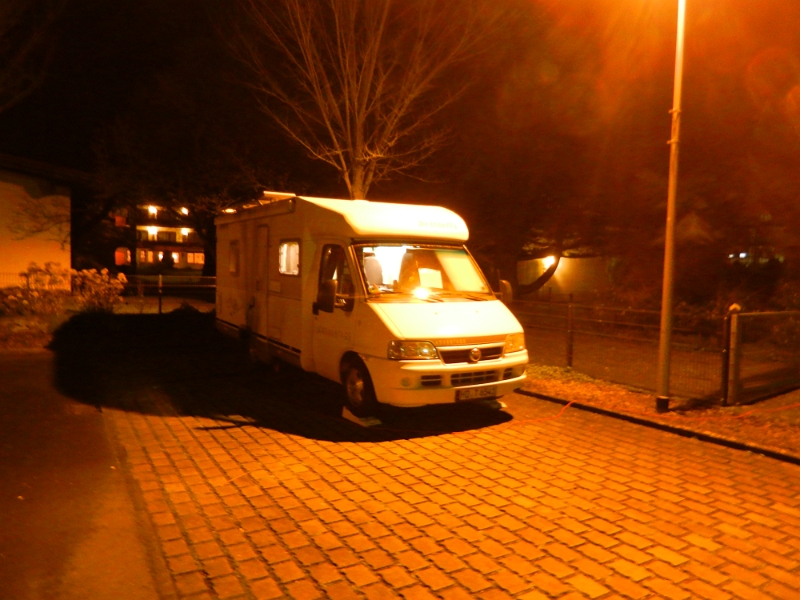 DSCN2381.JPG - Etwa 500m vom Aldi entfernt lassen wir uns auf dem Stellplatz an der Odenwaldtherme nieder.