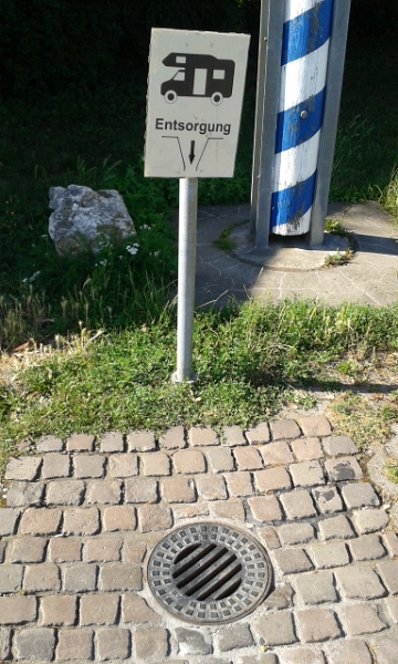 20150613_174127.jpg - ...komische Entsorgung!?