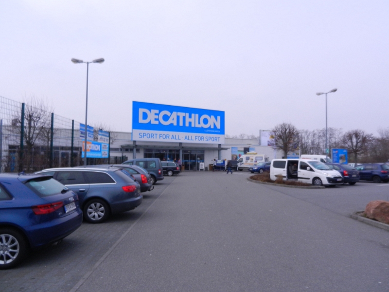 DSCN3191.JPG - In Ludwigshafen/Oggersheim machen wir noch beim Decathlon halt.