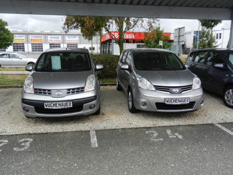 DSCN5202.JPG - So waren wir unter anderem in  Engstingen und  Burladingen um dann hier nach Neu-Ulm zu kommen.Hier stehen relativ viele Nissan Note's auf die wir es abgesehen haben.Wir wollen eigentlich so einen wie im Bild rechts zu sehen.