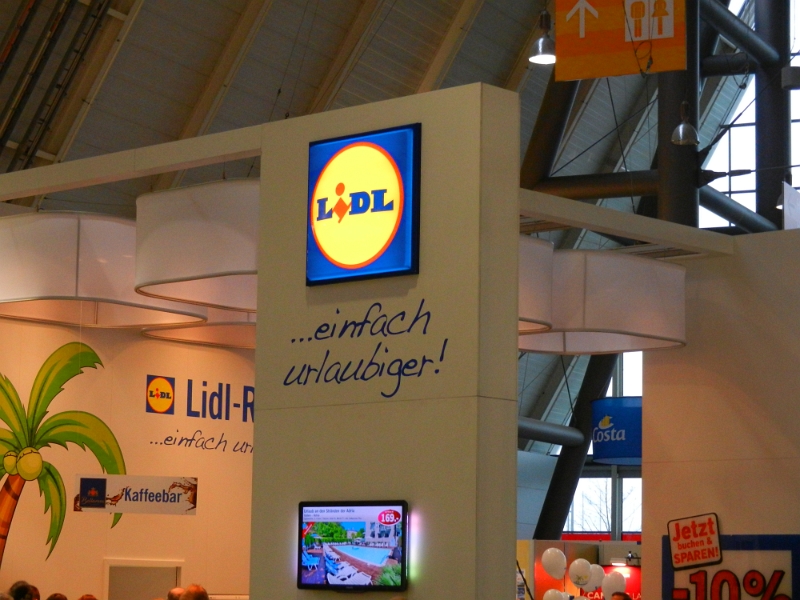 DSCN2532.JPG - In den Reisehallen gibt es immer mehr von den "Billiganbietern" wie z.B. Lidl.