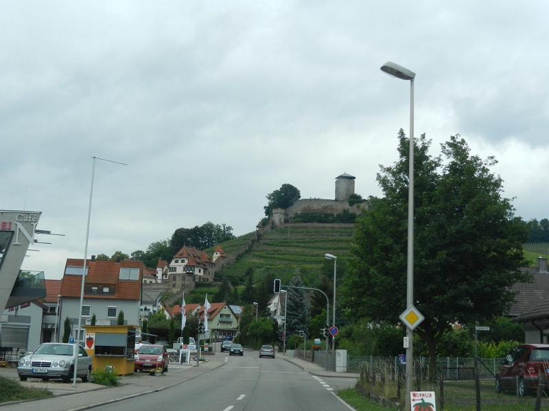 DSCN5019.JPG - Auf dem Heimweg machen wir extra ein paar Umwege um noch weitere Stellplätze zu inspizieren. Hier sind wir z.B. in Beilstein.