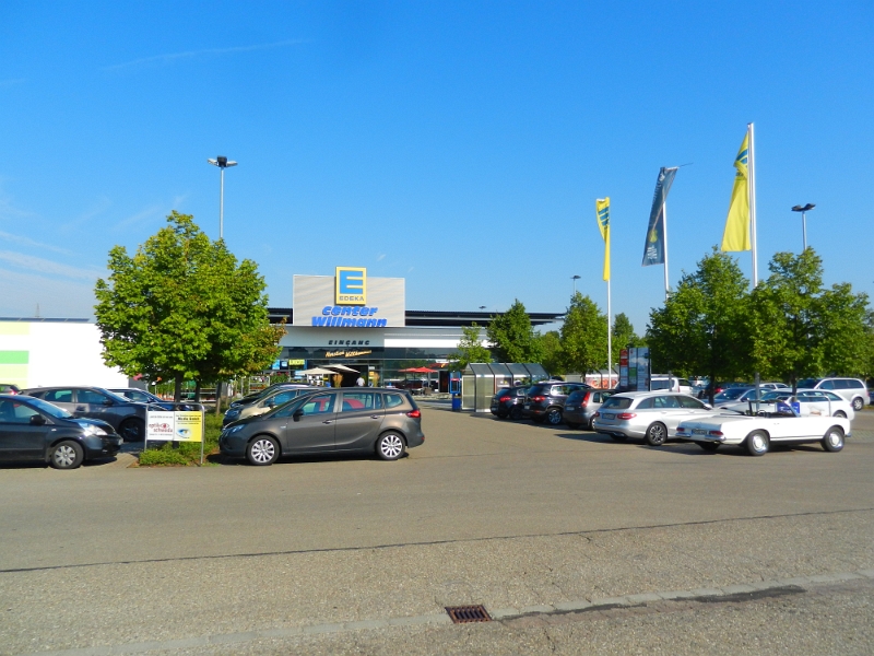 DSCN5252.JPG - Wir bekommen heute Abend Besuch und wollen Bier aus Bayern anbieten... Was ein Zufall!?!? WIR SIND IN BAYERN! Also machen wir noch kurz an einem Edeka halt und holen eine Kiste.