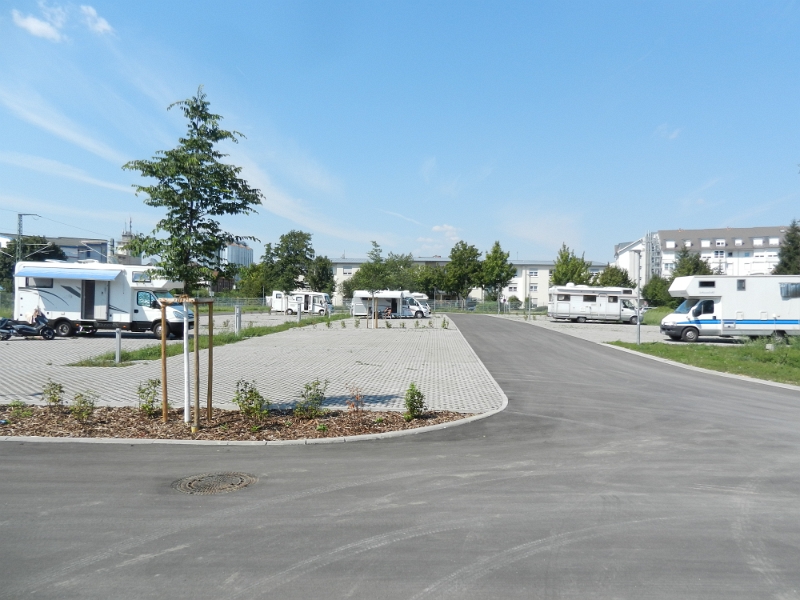 DSCN5272.JPG - In Sinsheim machen wir noch auf dem nagelneuen Stellplatz am Freibad halt, um zu entsorgen.