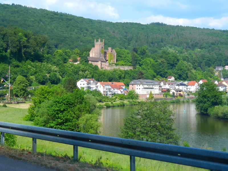 DSCN4124.JPG - 17 Uhr düsen wir los! Wir fahren zunächst am Neckar entlang...