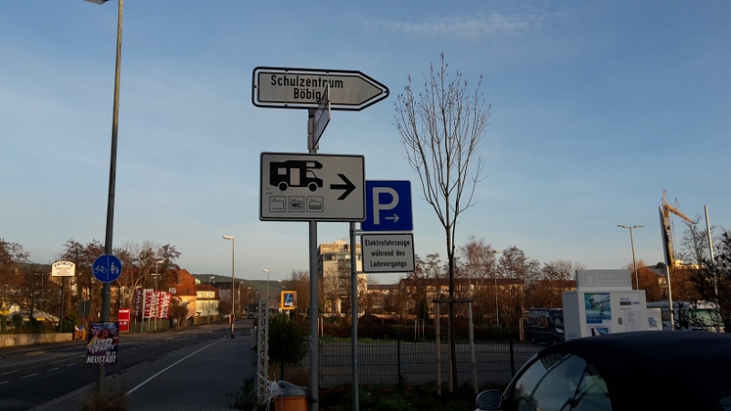 20151227_090917.jpg - Die Zufahrt zum Stellplatz in Neustadt.