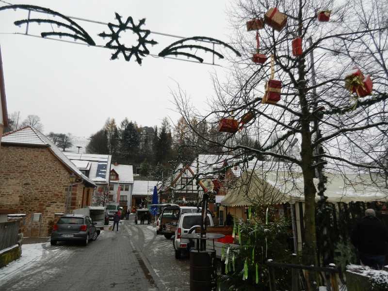 DSCN6541.JPG - Hier wird gerade der Weihnachtsmarkt aufgebaut!