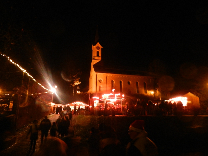 DSCN6624.JPG - So, am Ende unserer Runde über den echt schönen Weihnachtsmarkt. Wir saufen , ähm laufen zurück zu den Wohnmobilen.