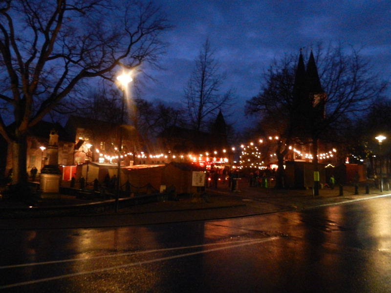 DSCN6634.JPG - Ca. 5 Minuten später sind wir auch schon auf dem Weihnachtsmarkt.