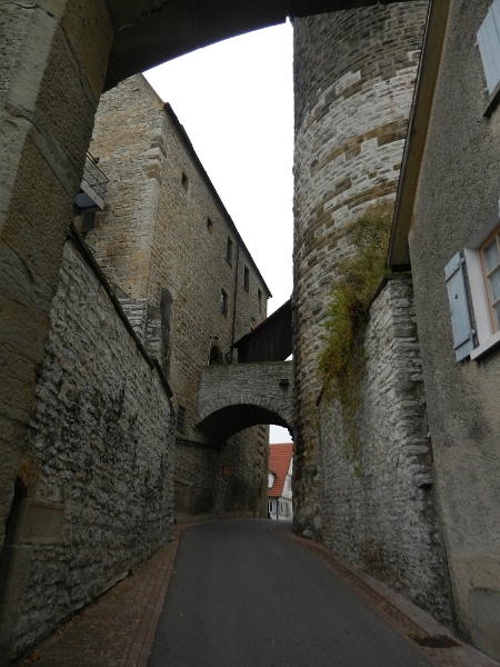 DSCN6422.JPG - Links das "Steinhaus" rechts der "Stochenturm".