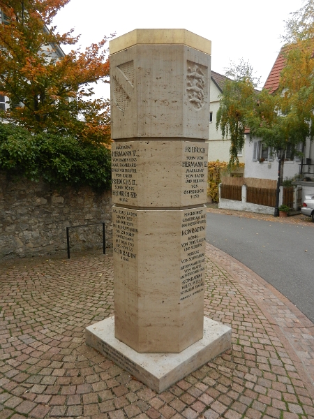 DSCN6428.JPG - Eine Stauferstele.