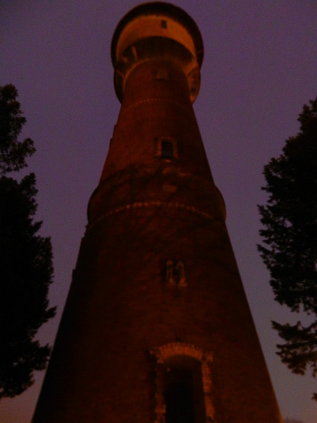 DSCN2321.JPG - Am Wasserturm angekommen.