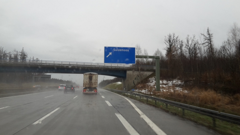 20160302_161751.jpg - Wir sind trotz des vielen Verkehrs gut vorran gekommen und waren ca. 3 Std unterwegs. Hier fahren wir von der Autobahn runter.