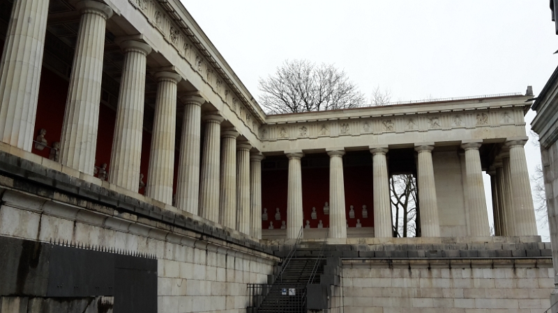 20160303_101147.jpg - Die Ruhmeshalle dahinter.