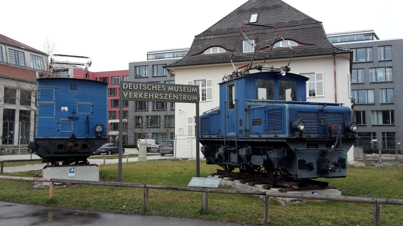 20160303_102154.jpg - Ca. 200m von der Bavaria entfernt befindet sich das Verkehrshaus, welches zum Deutschen Museum (beim letzten Münchenbesuch angeschaut!) gehört.