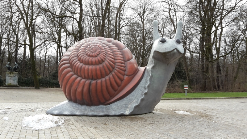 20160303_120029.jpg - Was diese Schnecke vorm Museum soll?!?! Keine Ahnung!