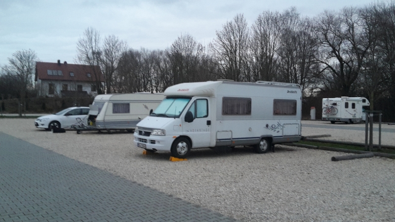 20160303_175408.jpg - Nachdem Biene wieder an Bord ist sind wir nach Erding gefahren. Wir wollen morgen den Tag in der Therme Erding verbringen. Praktisch, direkt vor der Therme gibt es einen Stellplatz für Wohnmobile. :-)