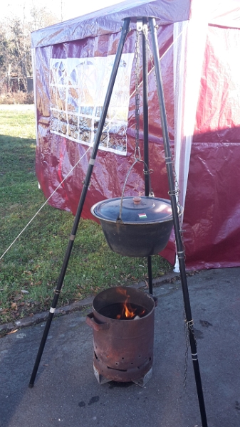 20161203_124627.jpg - Dirk will heute wieder einen Eintopf für uns alle kochen!