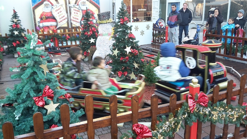 20161210_152428.jpg - ...und entdecken den Weihnachtsmarkt.