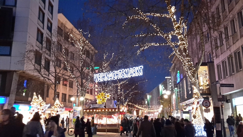 20161210_170759.jpg - Wir kommen wieder zurück auf den Weihnachtsmarkt.