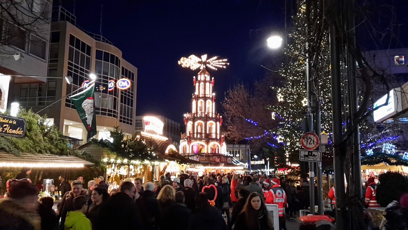 20161210_171421.jpg - Jetzt wollen wir einen Glühwein trinken!