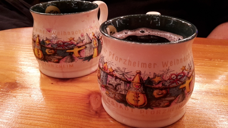 20161210_172019.jpg - Zack, haben wir zwei Glühwein...