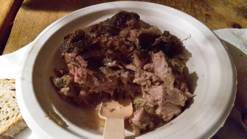 20161210_175651.jpg - Wow, echt lecker! Wir hatten schonmal in Weimar Mutzbraten gegessen aber das hier ist um Welten besser! Ist quasi sowas wie das "Pulled Pork" des Mittelalters!