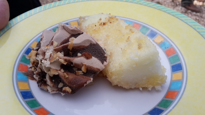 20160313_132303.jpg - ...dazu ein Schokoladeneis!!! Mannoman, Anne die Dessert-Queen hat wieder zugeschlagen! LECKER!Leider ist das Wochenende schon wieder rum und wir fahren alle nach Hause! Hier mal wieder ein Gruß an den "Haufen", es war wie immer ein schönes, lustiges und vor allem verfressenes Wochenende. Ok, versoffen sollte ich nicht schreiben... :-)