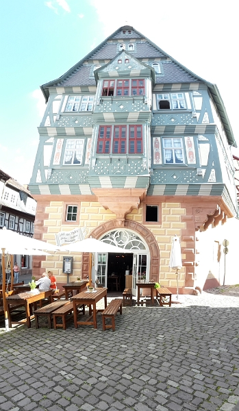 20160813_112120.jpg - Das Gasthaus "Zum Riesen" gilt als eines der ältesten Gasthäuser Deutschlands.